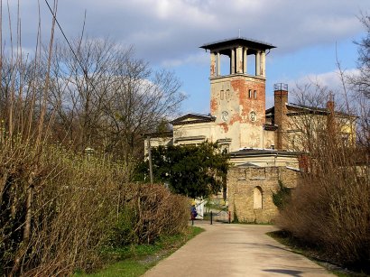 Potsdamer Turmvilla in der unmittelbaren Umgebung des Pfingstberges